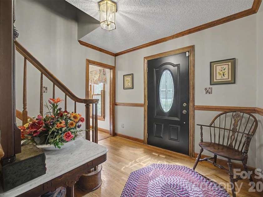 402 Providence Road, Waxhaw, NC 28173.  MLS# CAR4383311, YatesRealty ID 34911. Foyer