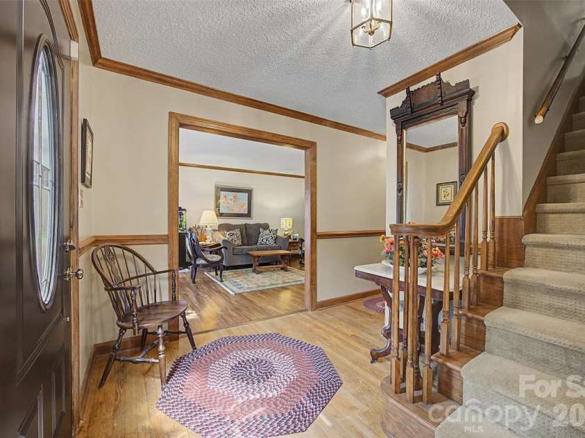 402 Providence Road, Waxhaw, NC 28173.  MLS# CAR4383311, YatesRealty ID 34911. Foyer