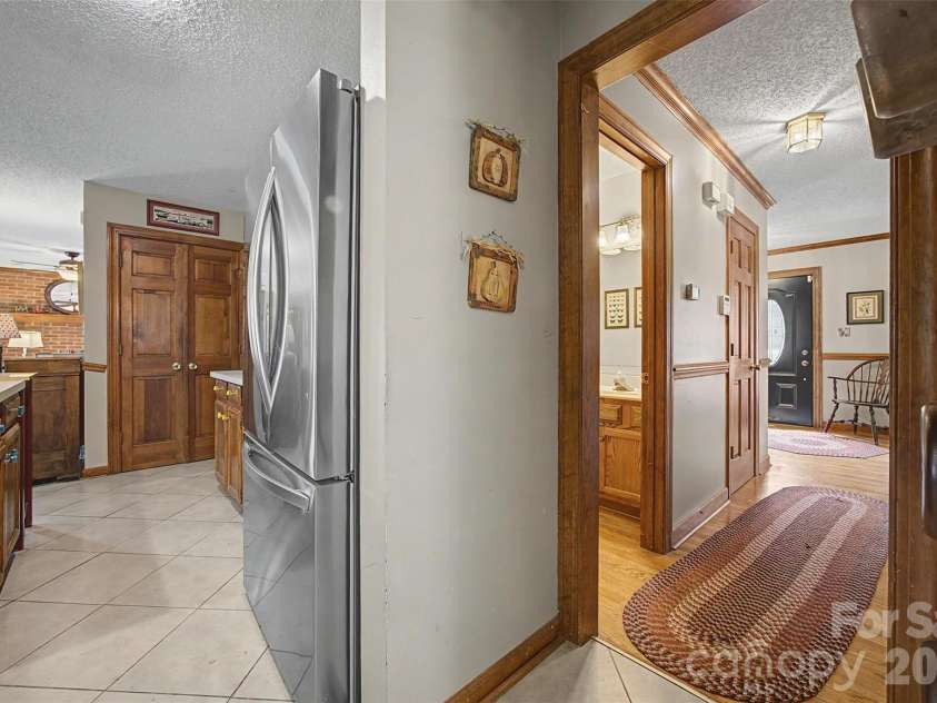 402 Providence Road, Waxhaw, NC 28173.  MLS# CAR4383311, YatesRealty ID 34911. Front hall