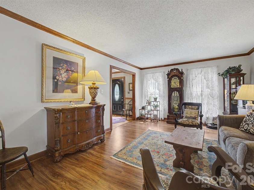402 Providence Road, Waxhaw, NC 28173.  MLS# CAR4383311, YatesRealty ID 34911. Living room