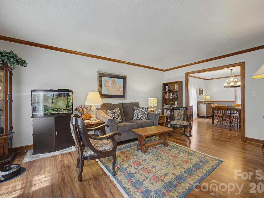 402 Providence Road, Waxhaw, NC 28173.  MLS# CAR4383311, YatesRealty ID 34911. Living room