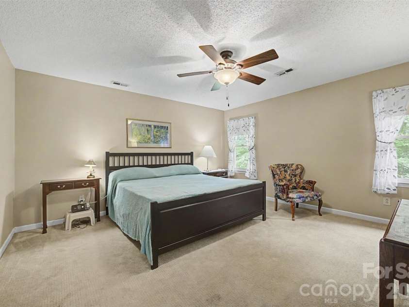 402 Providence Road, Waxhaw, NC 28173.  MLS# CAR4383311, YatesRealty ID 34911. Primary bedroom