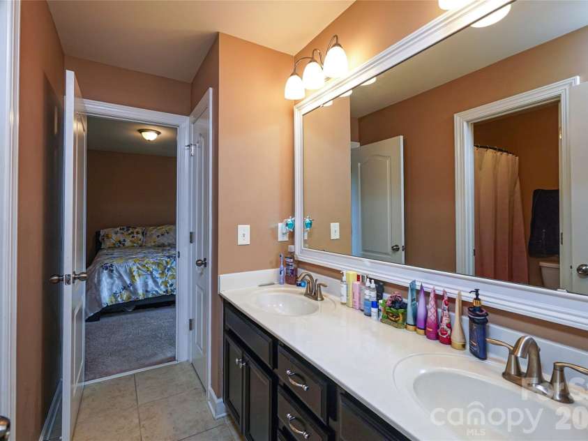 1238 Stonecrest Boulevard, Fort Mill, SC 29708.  MLS# CAR4394779, YatesRealty ID 34912. Ensuite bath