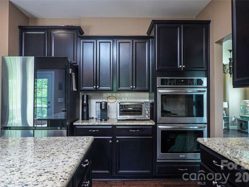 1238 Stonecrest Boulevard, Fort Mill, SC 29708.  MLS# CAR4394779, YatesRealty ID 34912. High End appliances