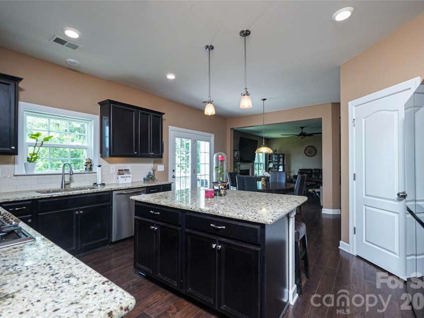 1238 Stonecrest Boulevard, Fort Mill, SC 29708.  MLS# CAR4394779, YatesRealty ID 34912. Kitchen