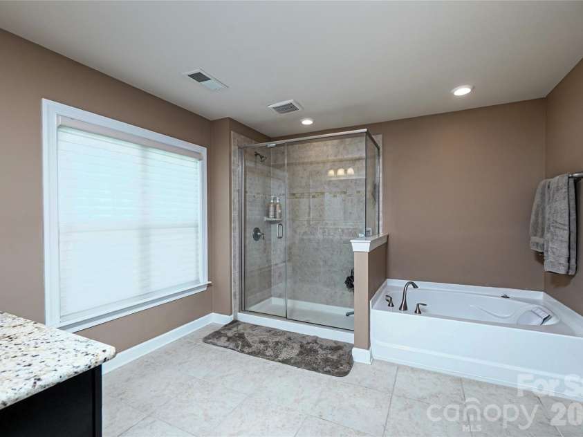1238 Stonecrest Boulevard, Fort Mill, SC 29708.  MLS# CAR4394779, YatesRealty ID 34912. Primary Bathroom
