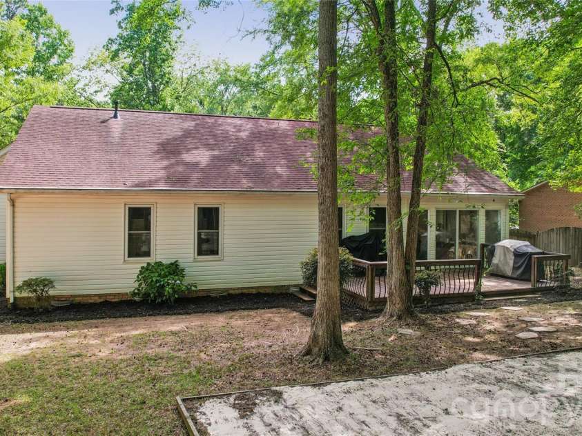 505 Wesley Drive, Salisbury, NC 28146.  MLS# CAR4396083, YatesRealty ID 34913. Fenced in back yard