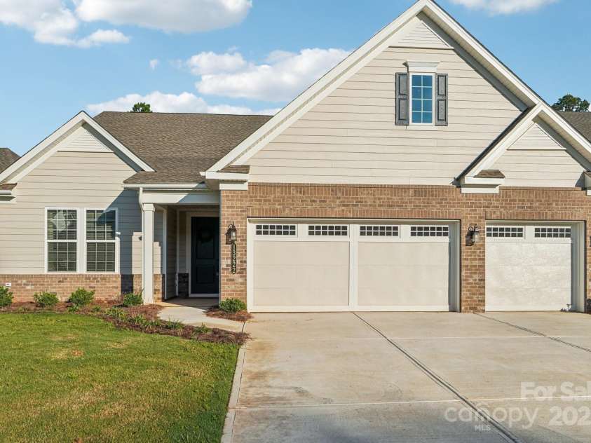 13222 Cozy Court, Charlotte, NC 28215.  MLS# CAR4296826, YatesRealty ID 34915. 