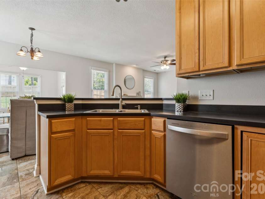 1847 Wilburn Park Lane, Charlotte, NC 28269.  MLS# CAR4399343, YatesRealty ID 34915. 