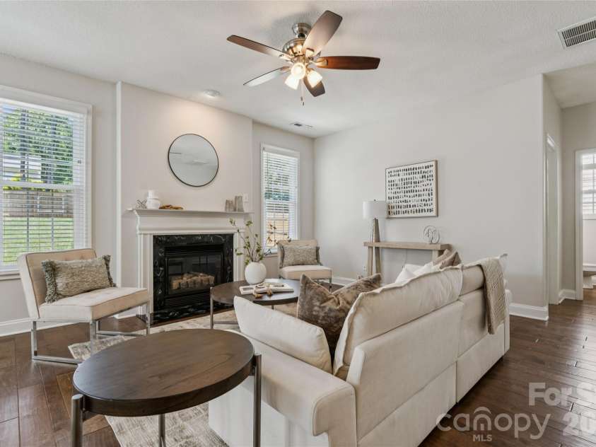 1847 Wilburn Park Lane, Charlotte, NC 28269.  MLS# CAR4399343, YatesRealty ID 34915. 