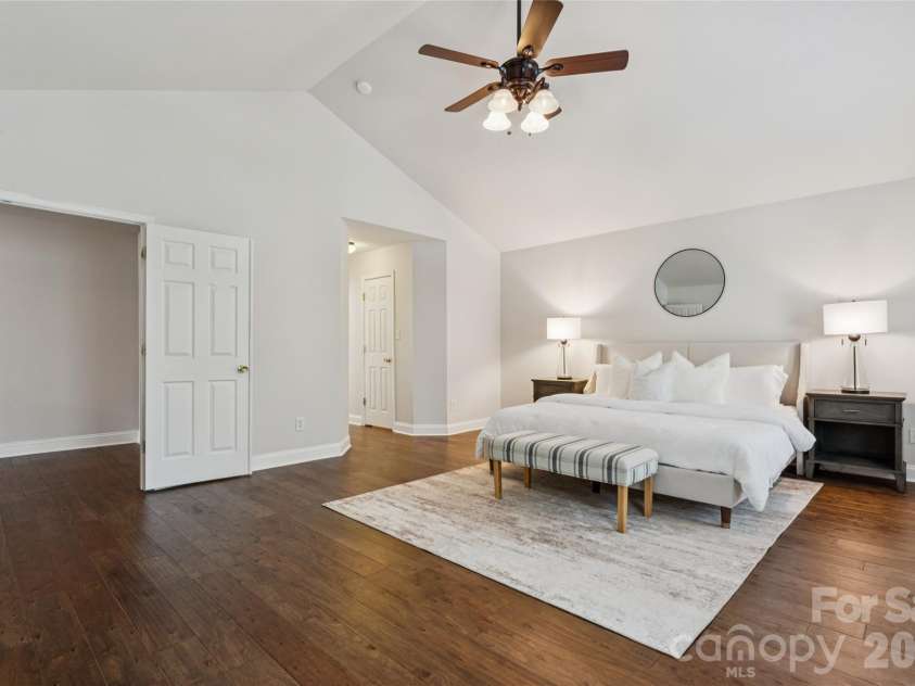 1847 Wilburn Park Lane, Charlotte, NC 28269.  MLS# CAR4399343, YatesRealty ID 34915. 