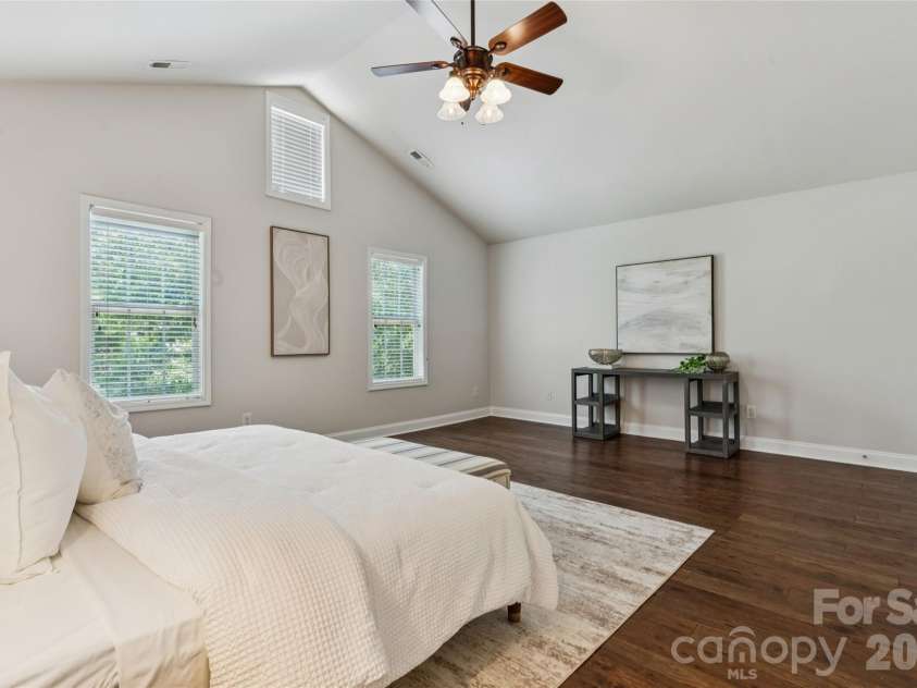 1847 Wilburn Park Lane, Charlotte, NC 28269.  MLS# CAR4399343, YatesRealty ID 34915. 