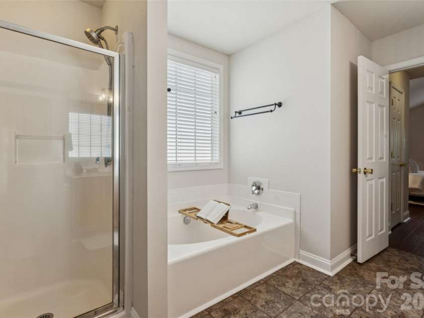 1847 Wilburn Park Lane, Charlotte, NC 28269.  MLS# CAR4399343, YatesRealty ID 34915. 