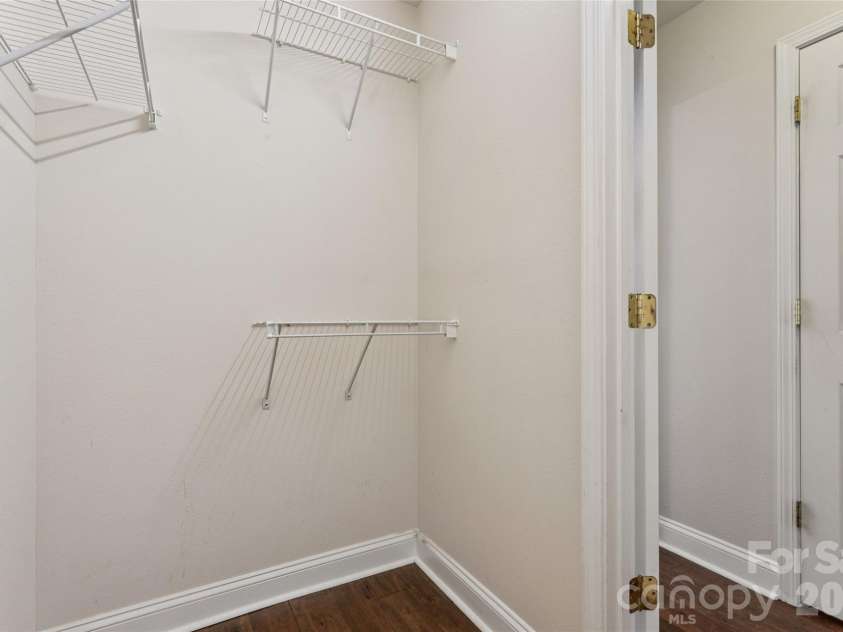 1847 Wilburn Park Lane, Charlotte, NC 28269.  MLS# CAR4399343, YatesRealty ID 34915. 