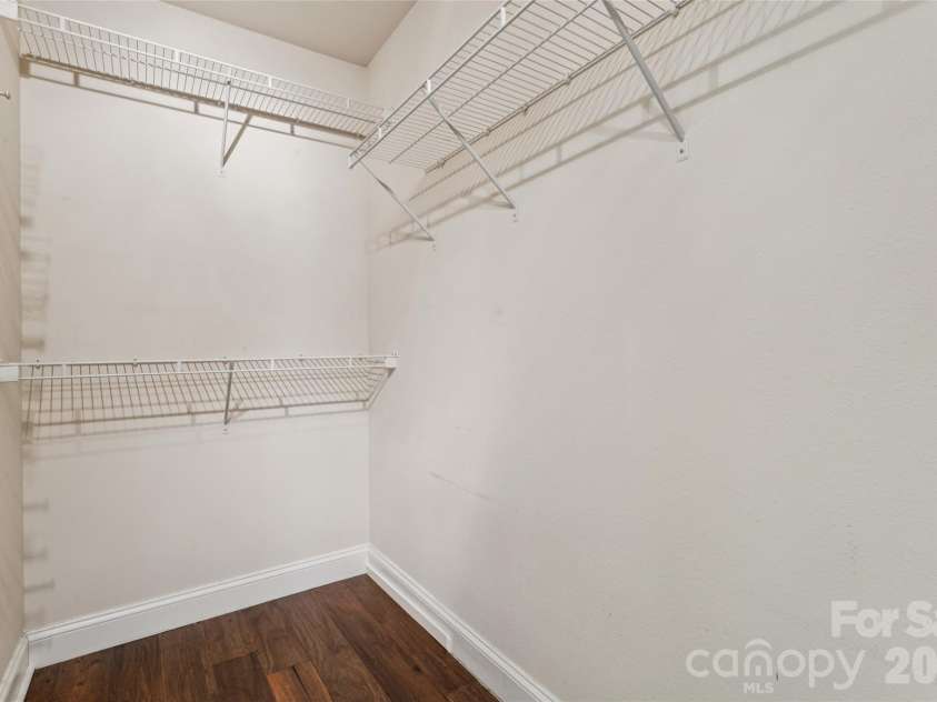 1847 Wilburn Park Lane, Charlotte, NC 28269.  MLS# CAR4399343, YatesRealty ID 34915. 