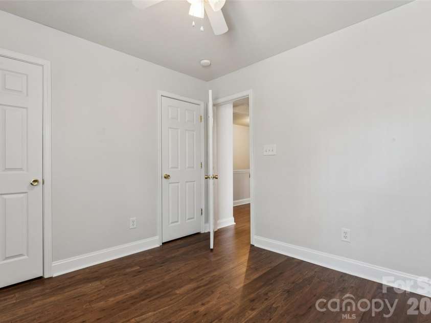 1847 Wilburn Park Lane, Charlotte, NC 28269.  MLS# CAR4399343, YatesRealty ID 34915. 