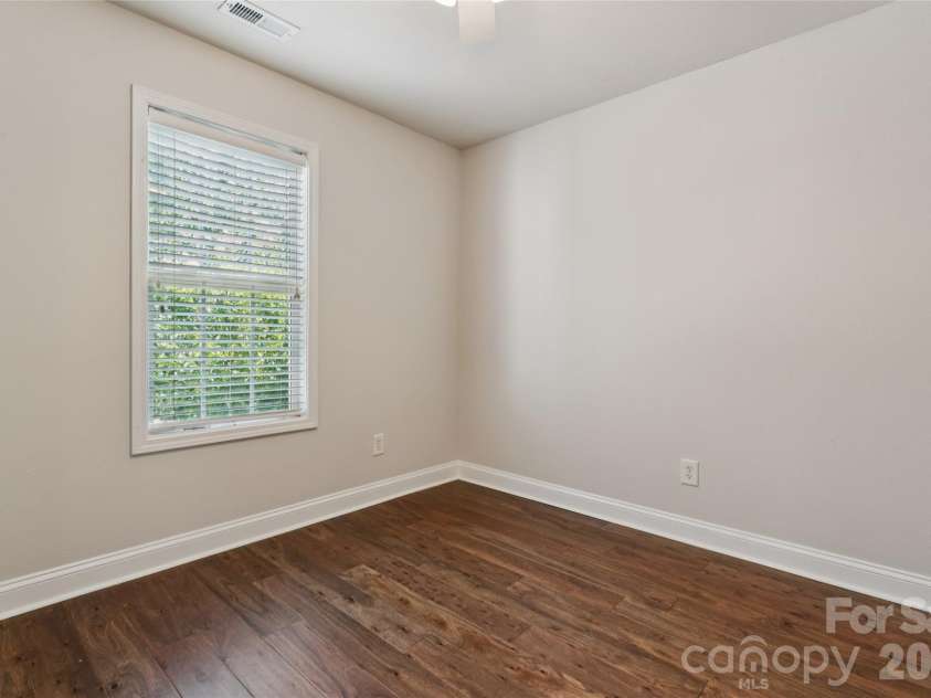 1847 Wilburn Park Lane, Charlotte, NC 28269.  MLS# CAR4399343, YatesRealty ID 34915. 