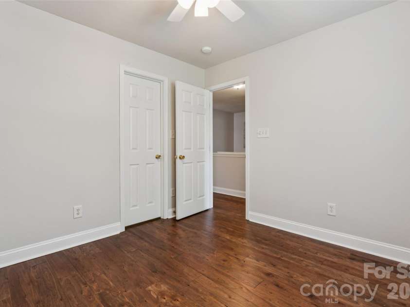 1847 Wilburn Park Lane, Charlotte, NC 28269.  MLS# CAR4399343, YatesRealty ID 34915. 