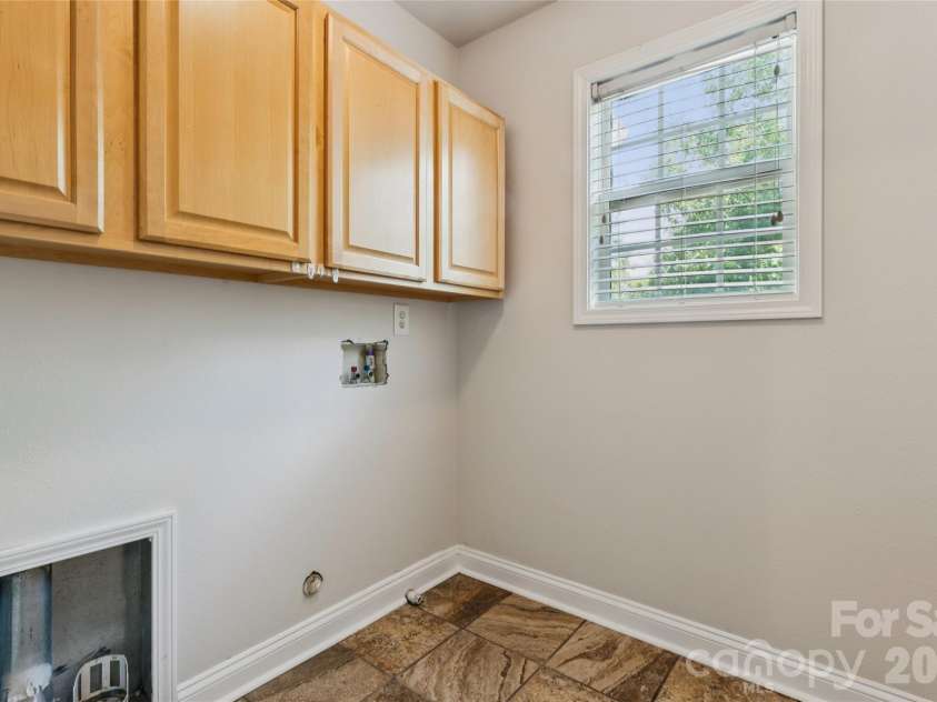 1847 Wilburn Park Lane, Charlotte, NC 28269.  MLS# CAR4399343, YatesRealty ID 34915. 