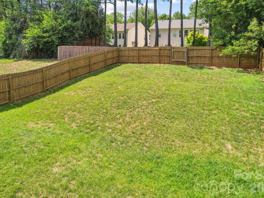 1847 Wilburn Park Lane, Charlotte, NC 28269.  MLS# CAR4399343, YatesRealty ID 34915. 