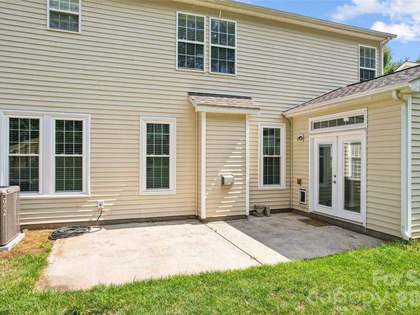 1847 Wilburn Park Lane, Charlotte, NC 28269.  MLS# CAR4399343, YatesRealty ID 34915. 