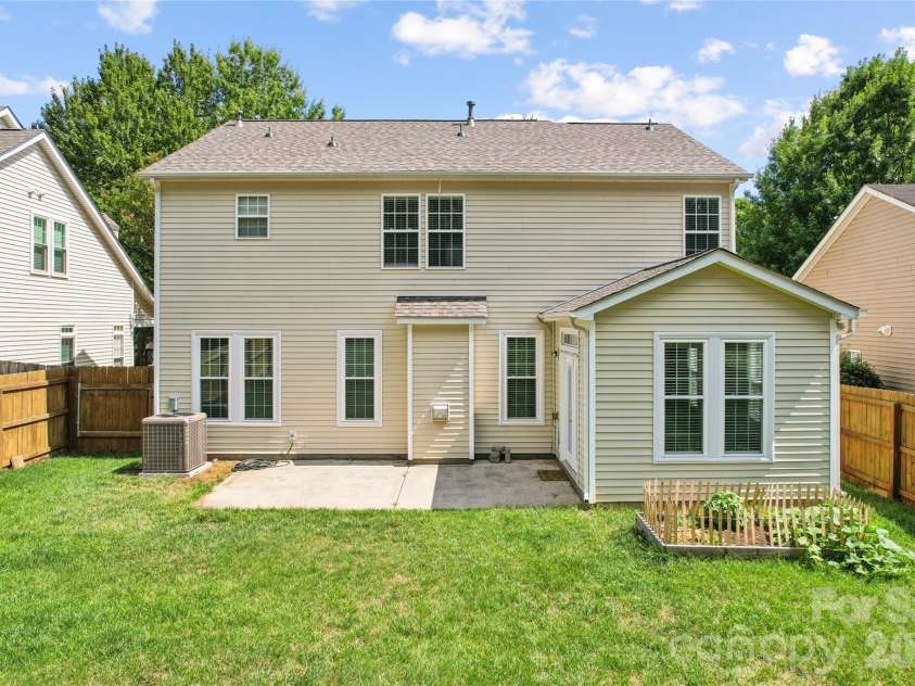 1847 Wilburn Park Lane, Charlotte, NC 28269.  MLS# CAR4399343, YatesRealty ID 34915. 