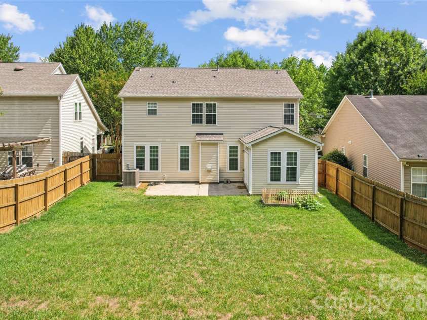 1847 Wilburn Park Lane, Charlotte, NC 28269.  MLS# CAR4399343, YatesRealty ID 34915. 
