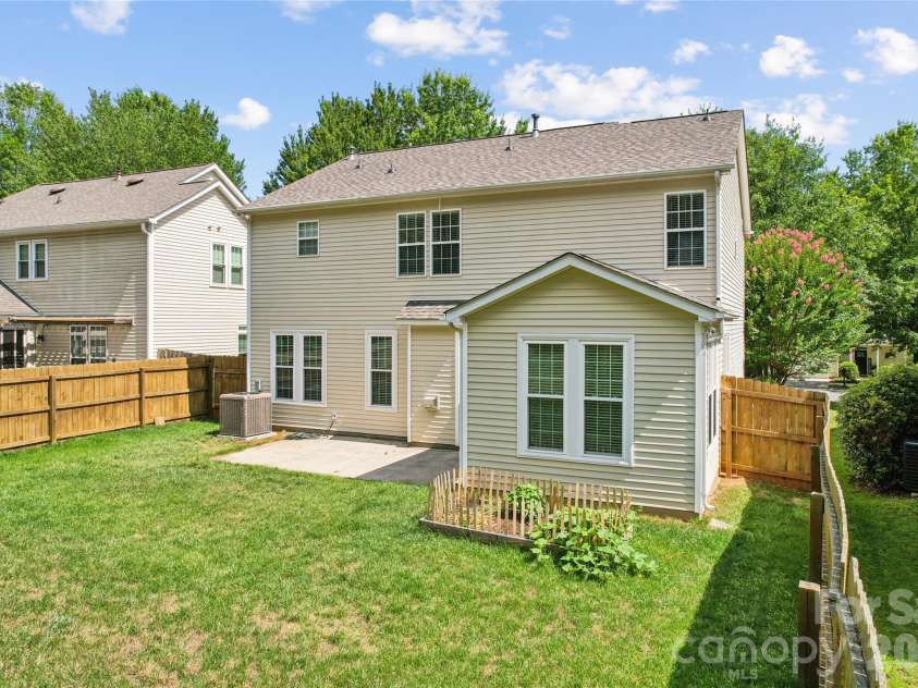 1847 Wilburn Park Lane, Charlotte, NC 28269.  MLS# CAR4399343, YatesRealty ID 34915. 