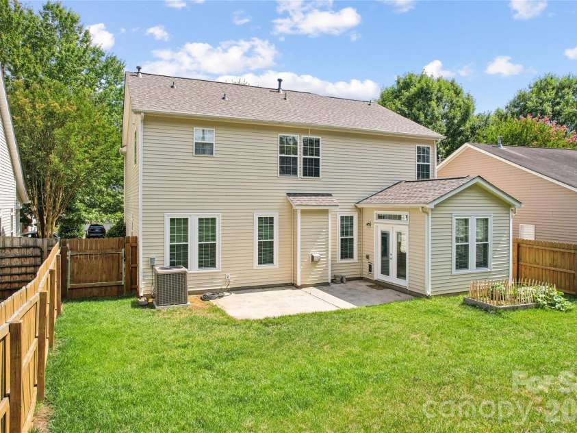 1847 Wilburn Park Lane, Charlotte, NC 28269.  MLS# CAR4399343, YatesRealty ID 34915. 