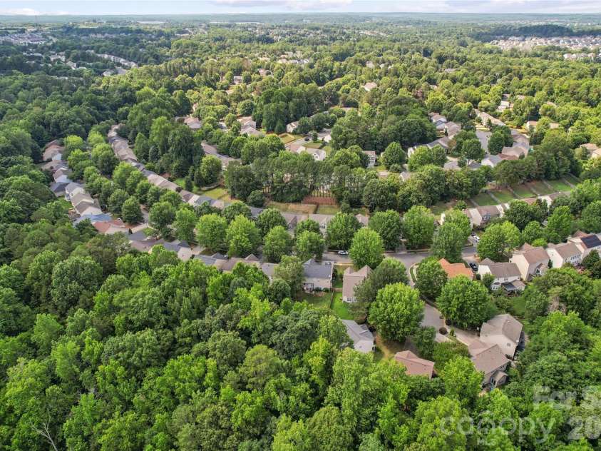 1847 Wilburn Park Lane, Charlotte, NC 28269.  MLS# CAR4399343, YatesRealty ID 34915. 