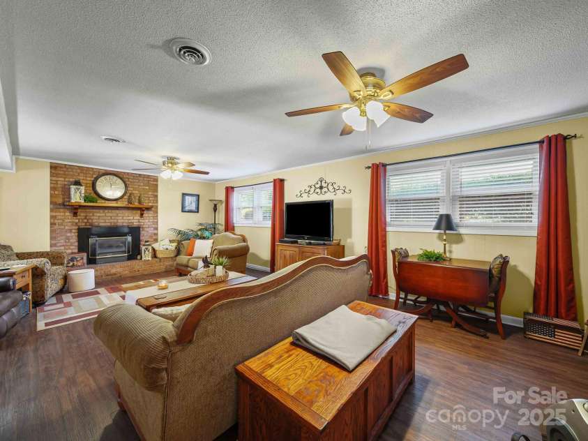 606 Brookgreen Drive, Dallas, NC 28034.  MLS# CAR4296977, YatesRealty ID 34917. 