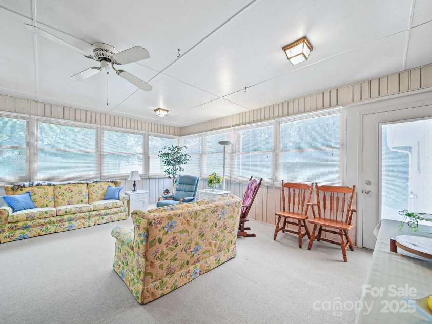 606 Brookgreen Drive, Dallas, NC 28034.  MLS# CAR4296977, YatesRealty ID 34917. 