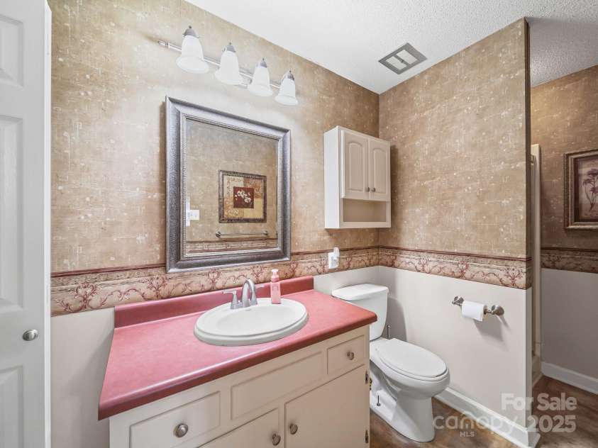 606 Brookgreen Drive, Dallas, NC 28034.  MLS# CAR4296977, YatesRealty ID 34917. 