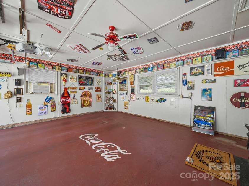 606 Brookgreen Drive, Dallas, NC 28034.  MLS# CAR4296977, YatesRealty ID 34917. 