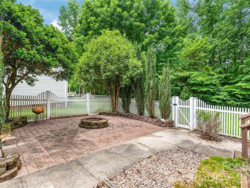 11786 Crossroads Place, Concord, NC 28025.  MLS# CAR4396437, YatesRealty ID 34919. Outdoor Entertaining Area