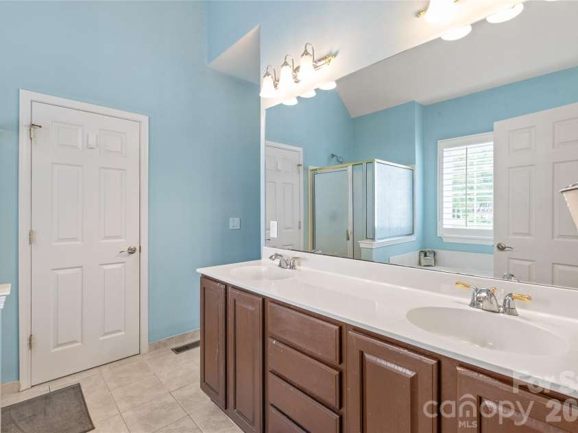 11786 Crossroads Place, Concord, NC 28025.  MLS# CAR4396437, YatesRealty ID 34919. Primary Ensuite with Tray Vaulted Ceiling, and Dual Vanity