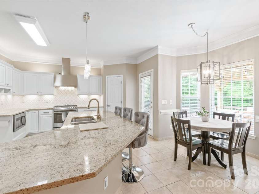 11786 Crossroads Place, Concord, NC 28025.  MLS# CAR4396437, YatesRealty ID 34919. Stunning Fully Updated Kitchen