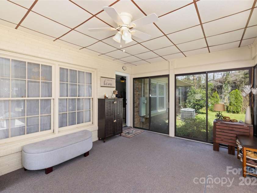 5431 Park Road, Charlotte, NC 28209.  MLS# CAR4205433, YatesRealty ID 3492. 