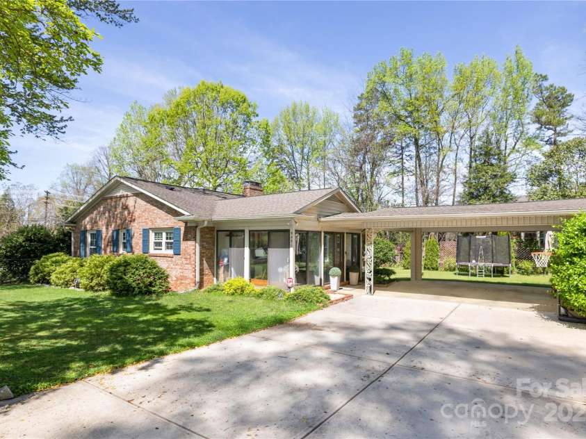 5431 Park Road, Charlotte, NC 28209.  MLS# CAR4205433, YatesRealty ID 3492. 