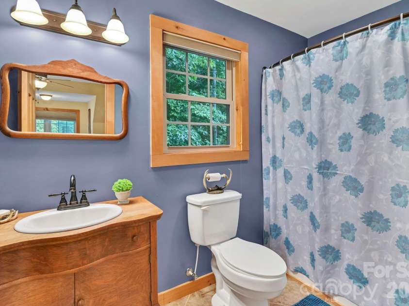 124 Small Creek Drive, Lake Lure, NC 28746.  MLS# CAR4396298, YatesRealty ID 34920. Second Level En-Suite Bath