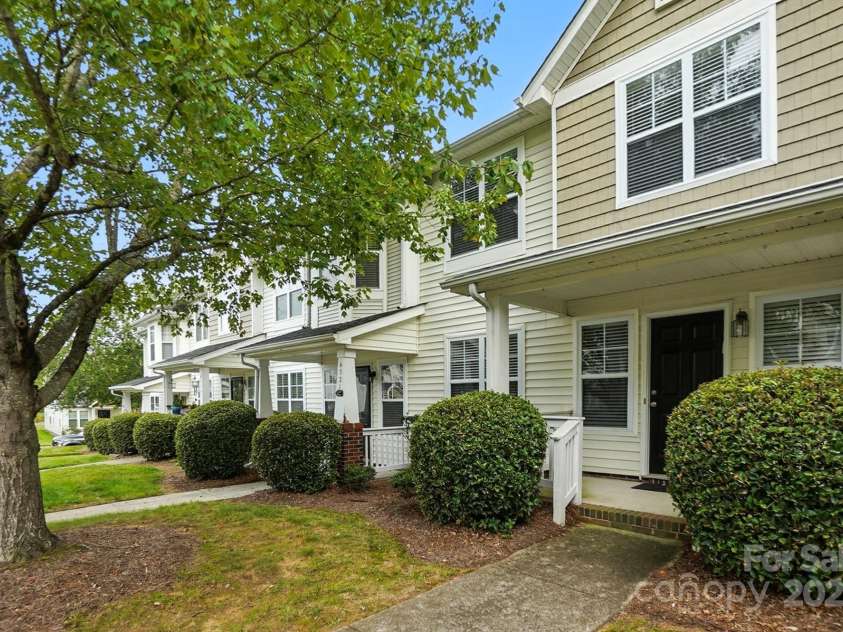 6523 Point Comfort Lane, Charlotte, NC 28226.  MLS# CAR4297368, YatesRealty ID 34920. 