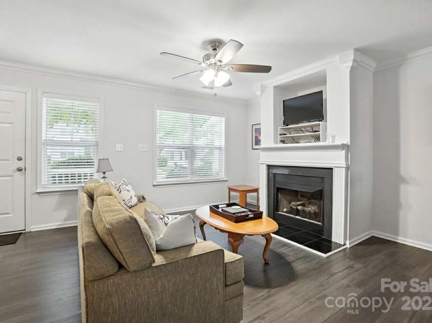 6523 Point Comfort Lane, Charlotte, NC 28226.  MLS# CAR4297368, YatesRealty ID 34920. 