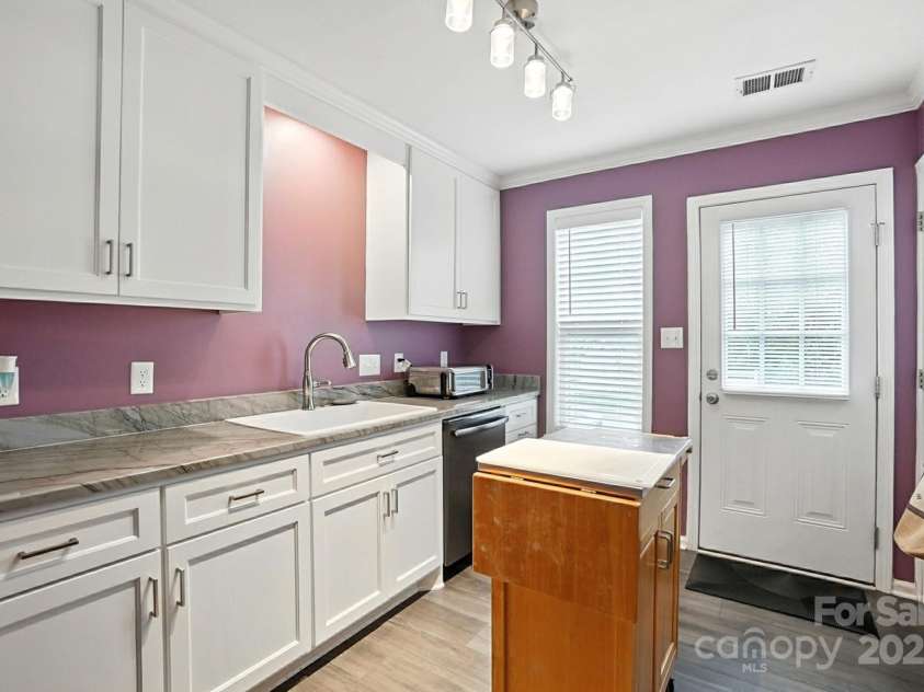 6523 Point Comfort Lane, Charlotte, NC 28226.  MLS# CAR4297368, YatesRealty ID 34920. 