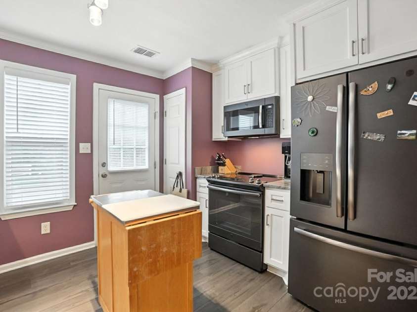 6523 Point Comfort Lane, Charlotte, NC 28226.  MLS# CAR4297368, YatesRealty ID 34920. 