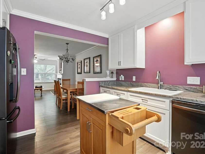 6523 Point Comfort Lane, Charlotte, NC 28226.  MLS# CAR4297368, YatesRealty ID 34920. 