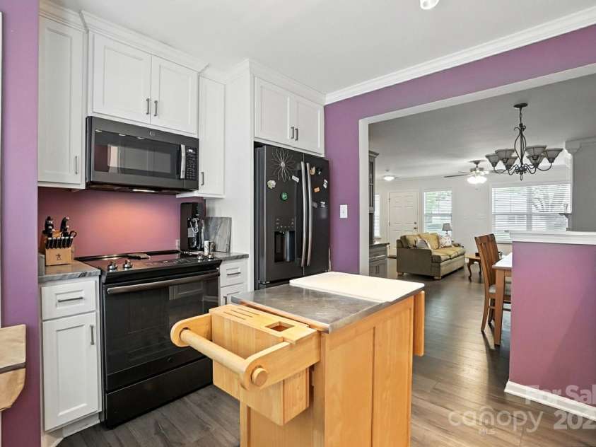 6523 Point Comfort Lane, Charlotte, NC 28226.  MLS# CAR4297368, YatesRealty ID 34920. 