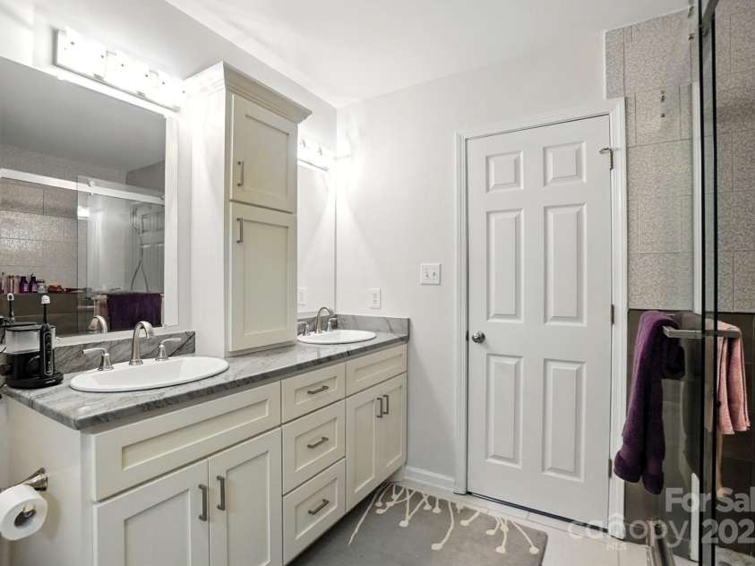6523 Point Comfort Lane, Charlotte, NC 28226.  MLS# CAR4297368, YatesRealty ID 34920. 