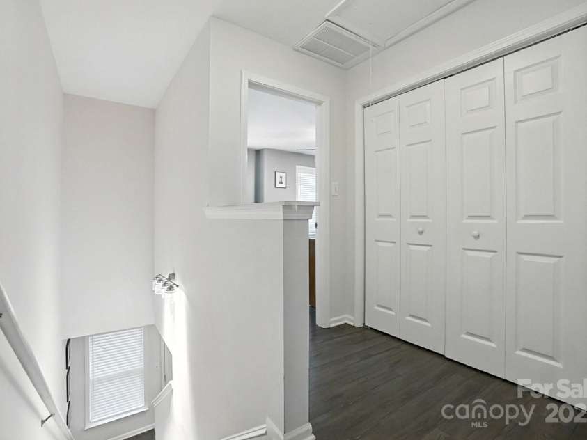 6523 Point Comfort Lane, Charlotte, NC 28226.  MLS# CAR4297368, YatesRealty ID 34920. Convenient 2nd floor laundry