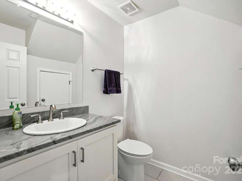 6523 Point Comfort Lane, Charlotte, NC 28226.  MLS# CAR4297368, YatesRealty ID 34920. Extra-large powder room on main floor