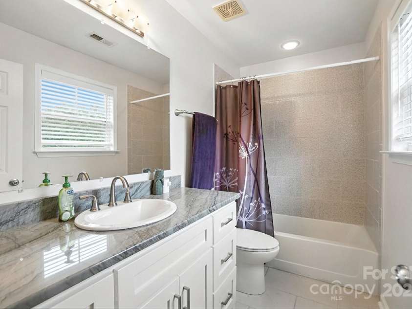 6523 Point Comfort Lane, Charlotte, NC 28226.  MLS# CAR4297368, YatesRealty ID 34920. Fully upgraded 2nd bath
